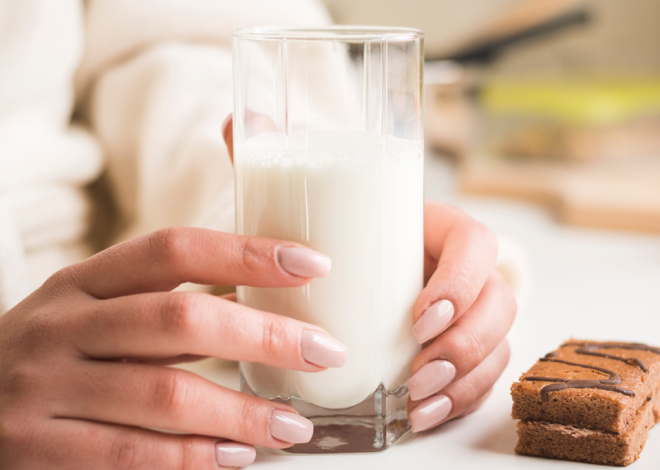 Lo que dice la ciencia sobre uno de los debates existenciales de ser adulto: si beber leche tiene sentido o no